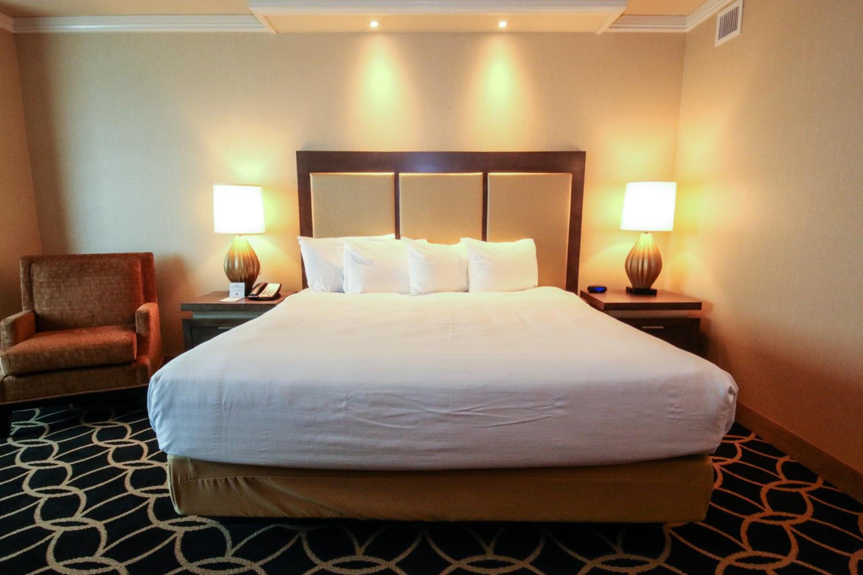 غرفة بريميوم بسرير كينج، Hollywood Casino St Louis 3/10