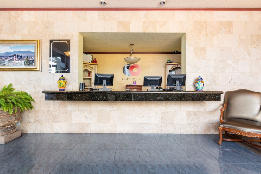 Howard Johnson by Wyndham Toluca 7/49
