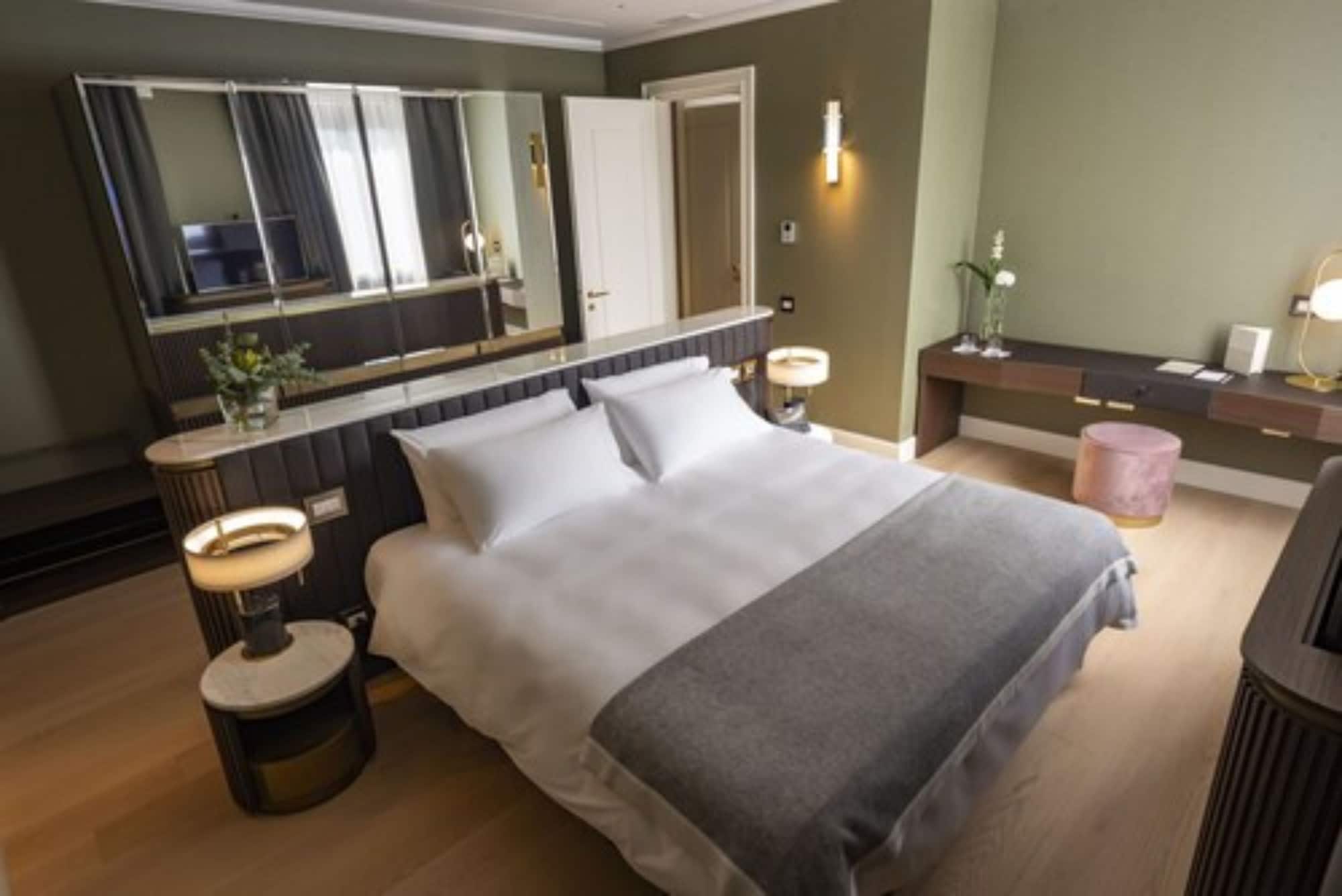 1 Bedroom, Suite, Double Bed, Terrace, Pool Access