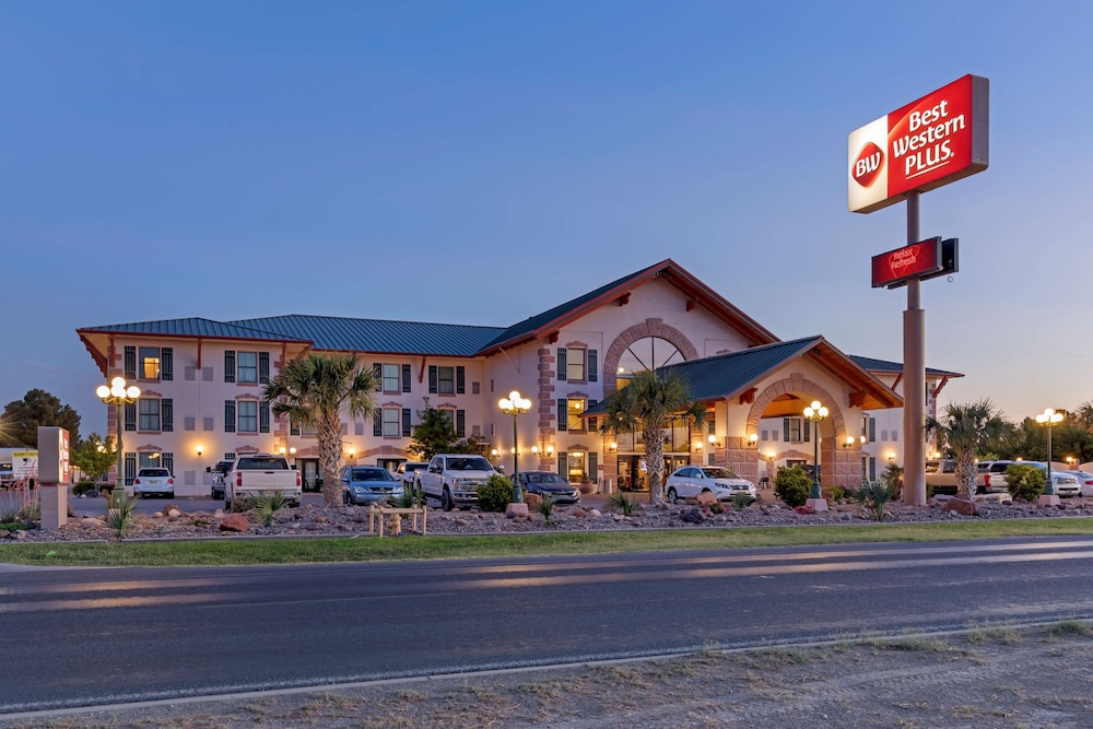 Best Western Plus Swiss Chalet Hotel & Suites 1/40