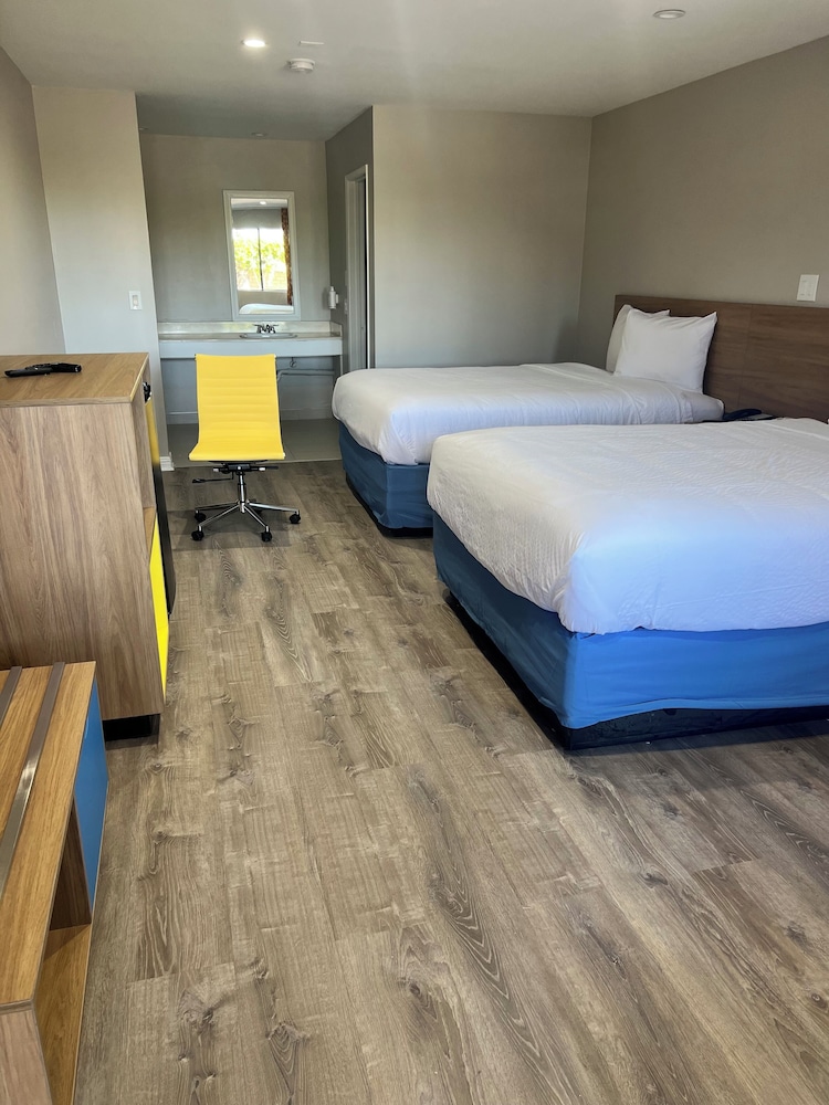 Days Inn By Wyndham Hemet 7/18
