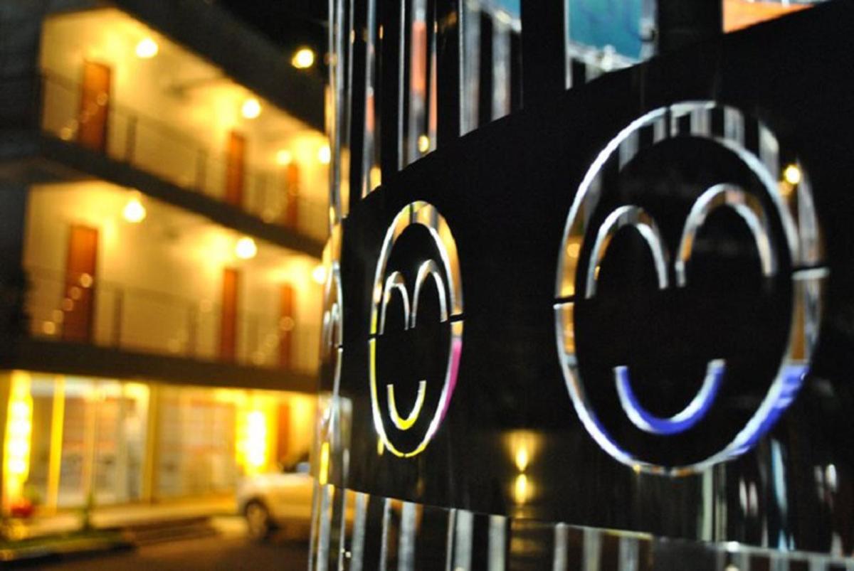 O.U.M. Hotel 22/34