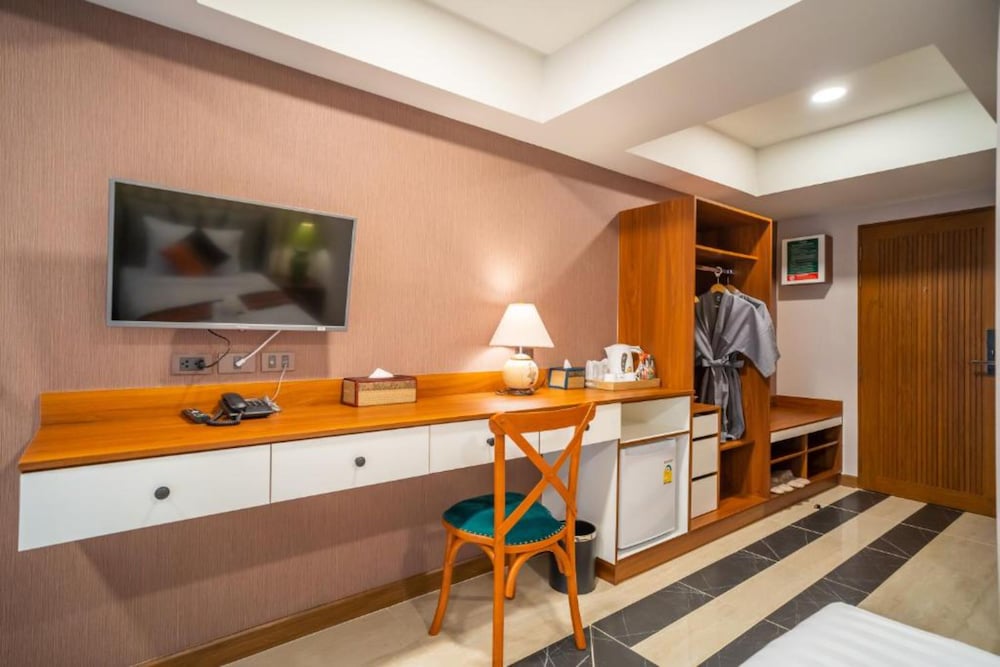 Siri Nakornpink Chiang Mai Hotel 60/75