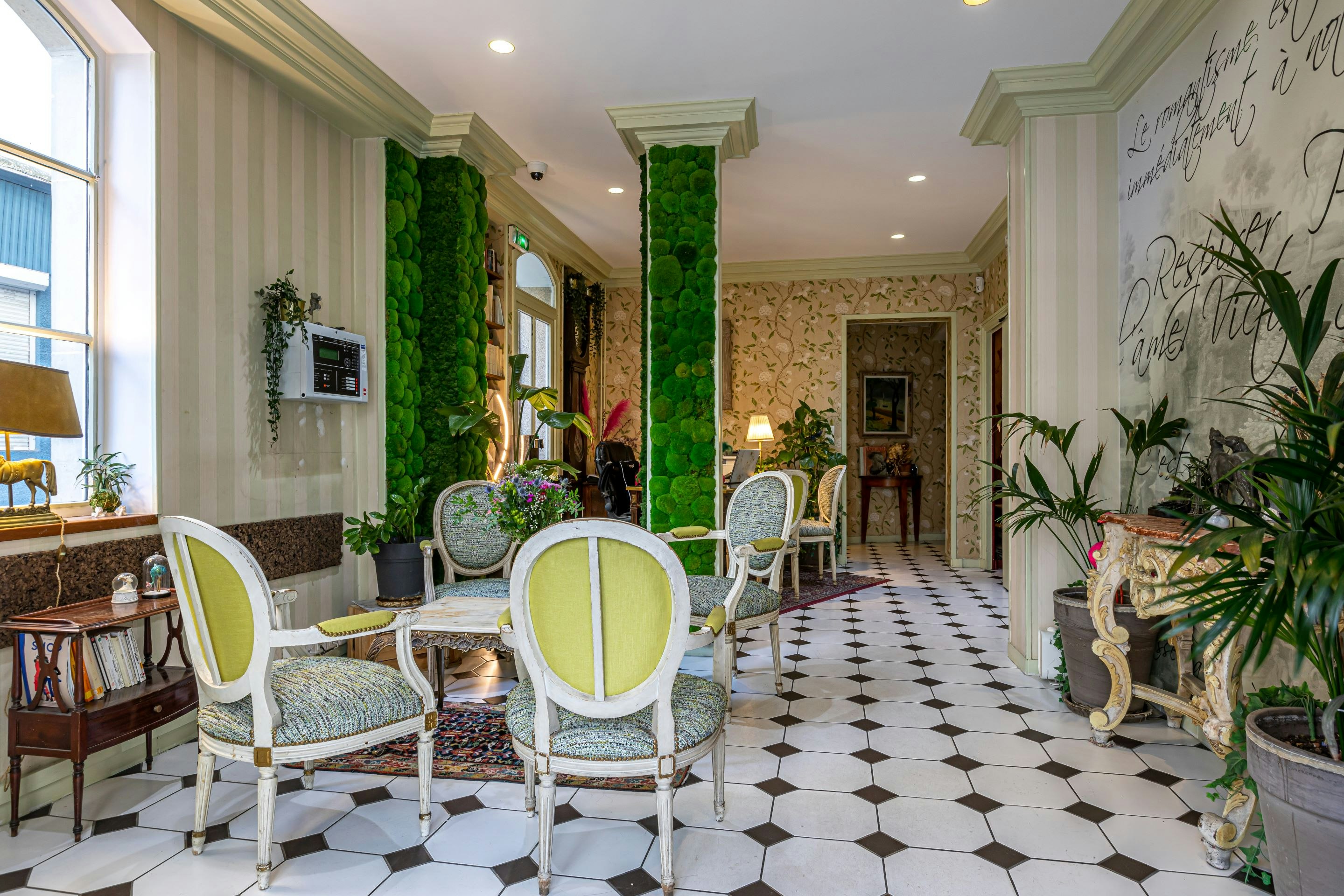 Hotel Romance Malesherbes By Patrick Hayat Formerly Romance Malesherbes 51/66