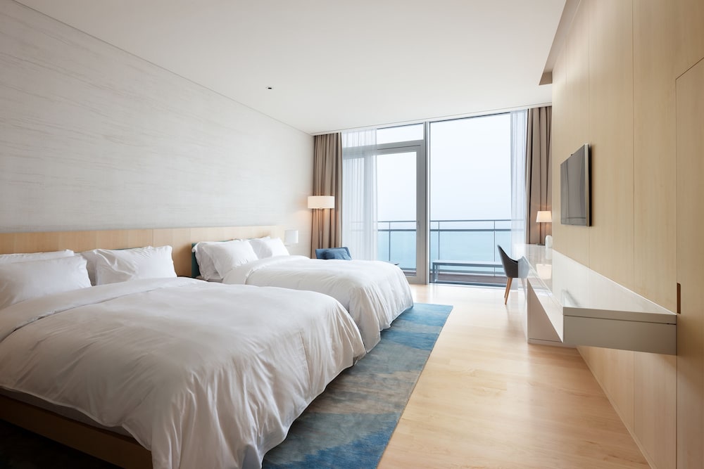 PREMIUM, DELUXE, TWIN BEDS