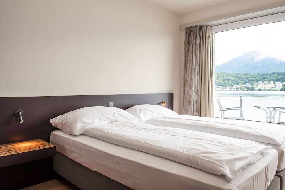 CLASSIC, TWIN BEDS, LAKE VIEW, BALCONY