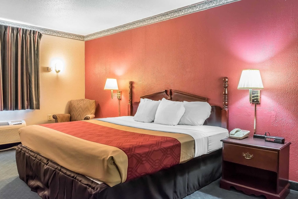 Econo Lodge Airport Reading PA 18/37