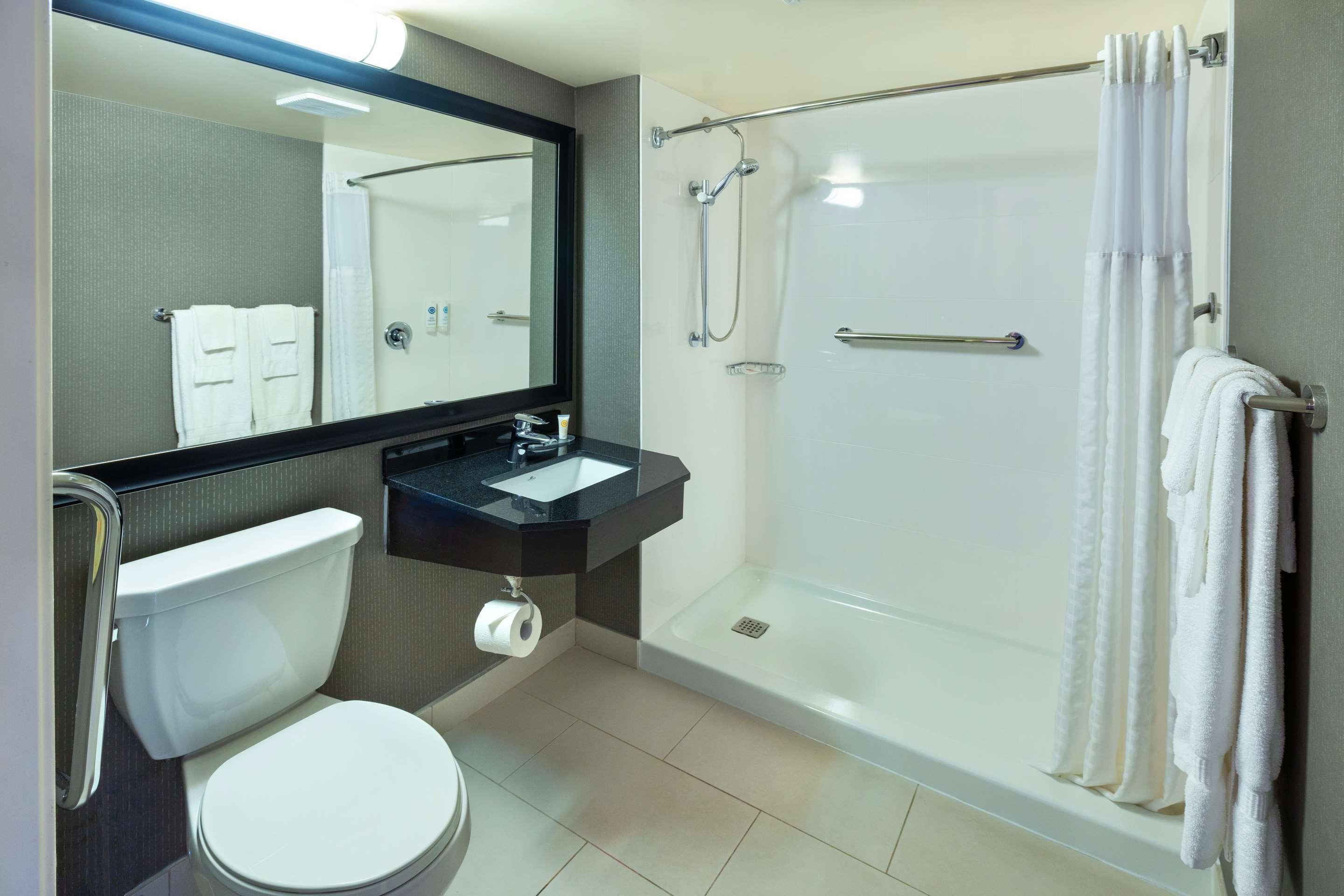 غرفة بسرير كينج لذوي الإعاقة، Comfort Inn Corner Brook 9/9