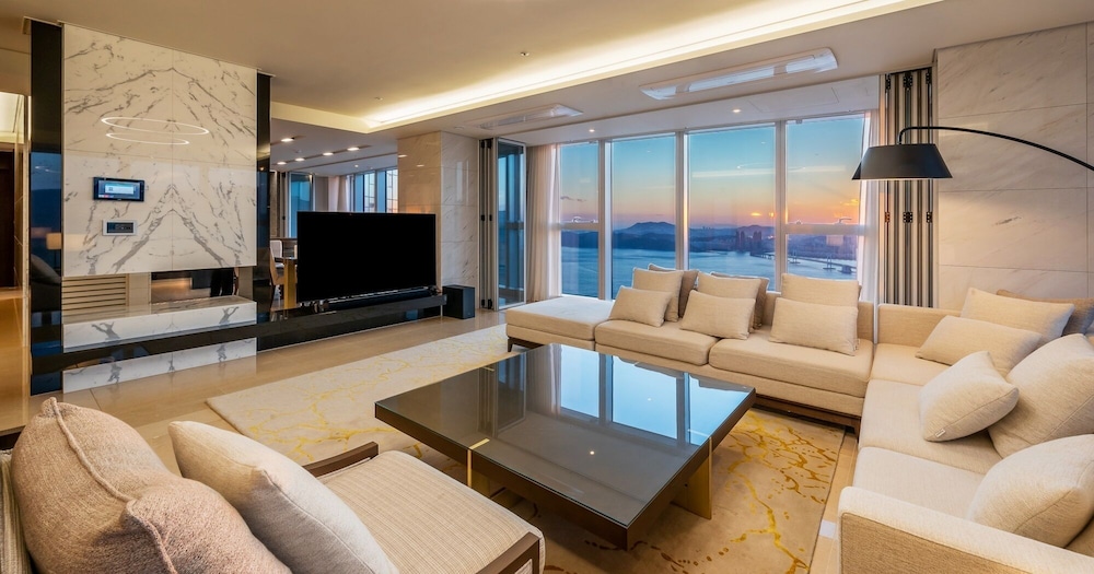 LCT Residence Y Collection 24/50