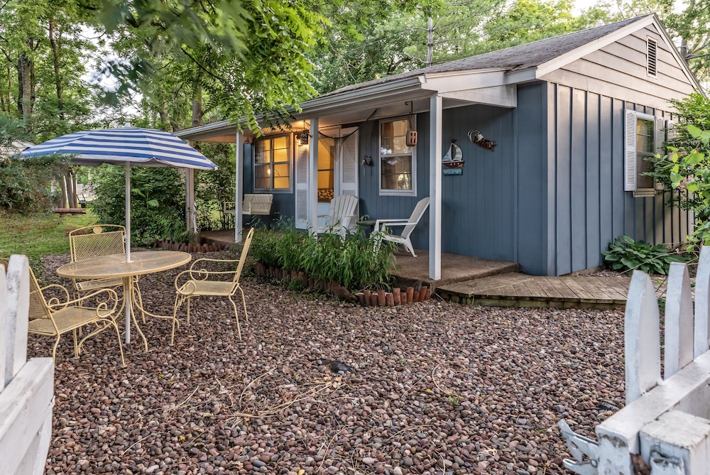Silver Heart Inn and Cottages 63/70