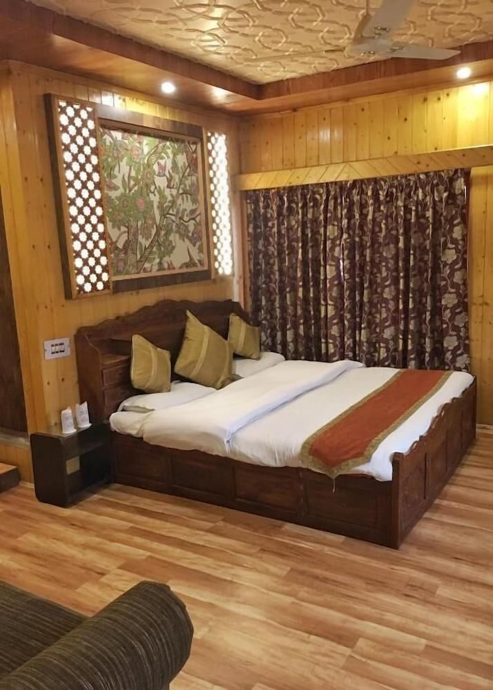 Walisons Hotel 9/41