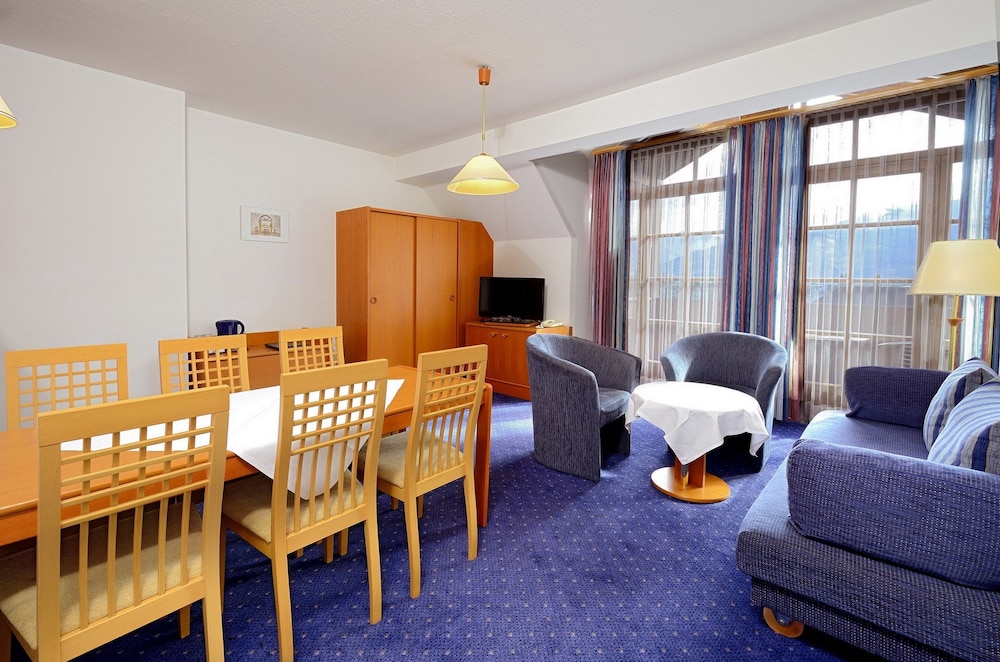 Neue Post Hotel 32/50