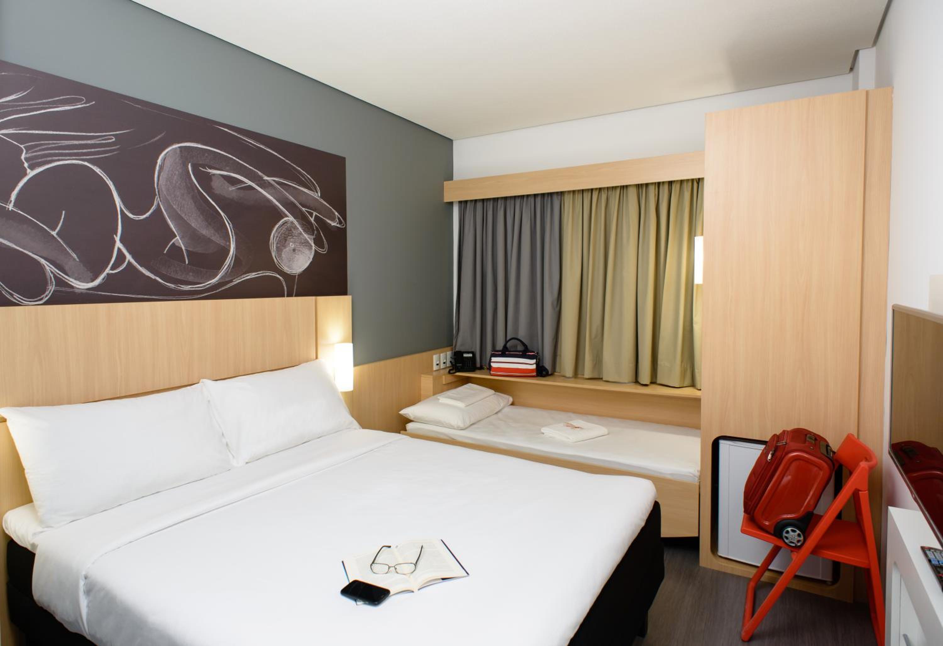 STANDARD, 1 DOUBLE AND 1 SINGLE BED