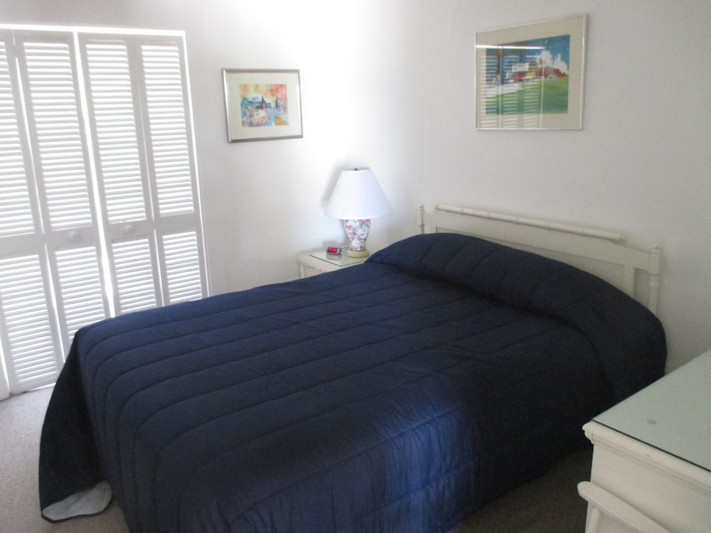 Sea Club I Beach Resort 11/66