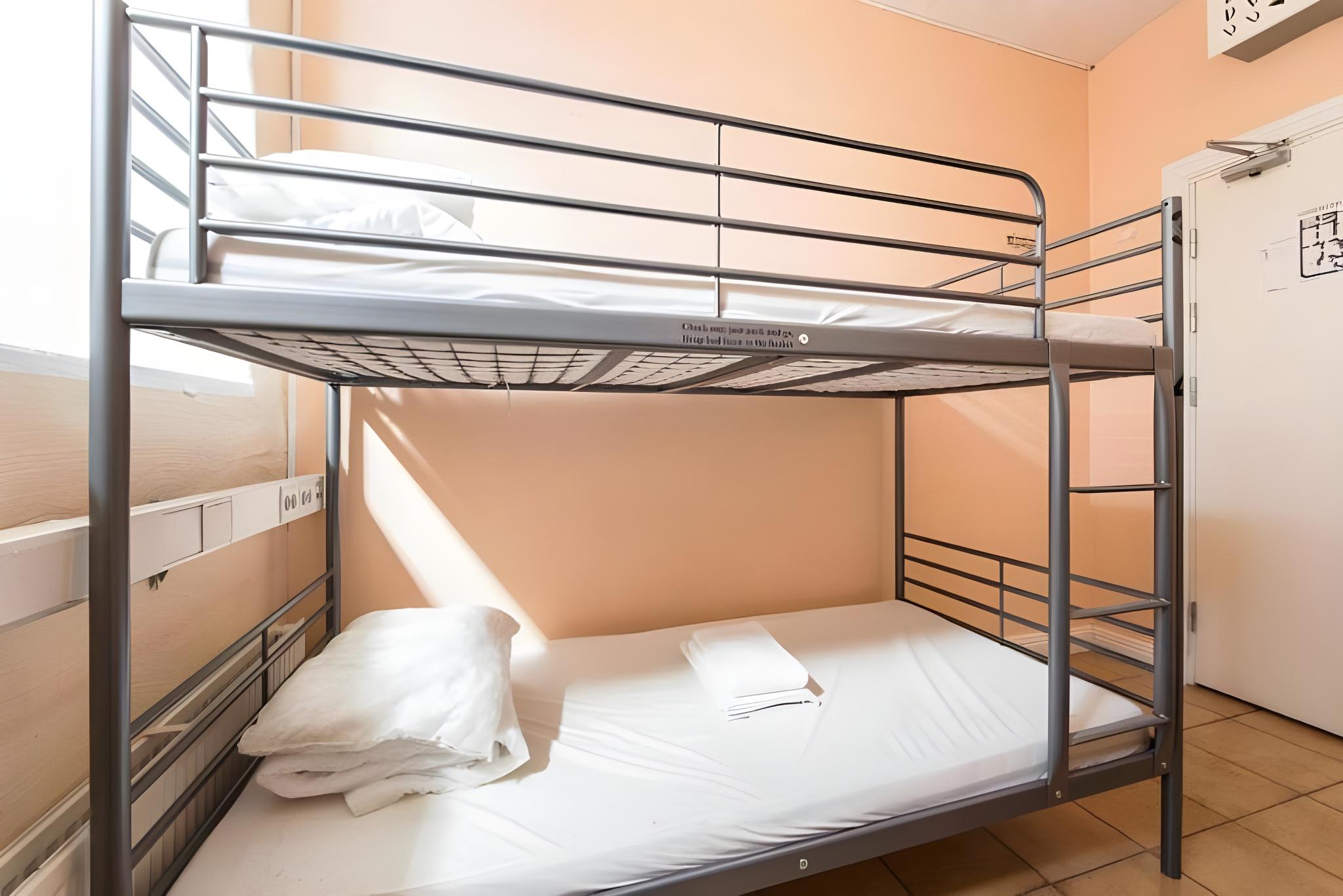 Mixed Dorm, 12 Beds