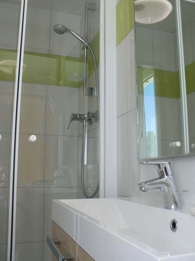 HOTEL LES CHENES 48/50