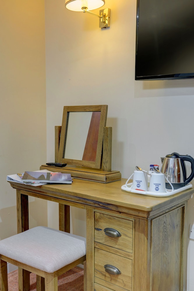 Best Western Claydon Hotel 68/73