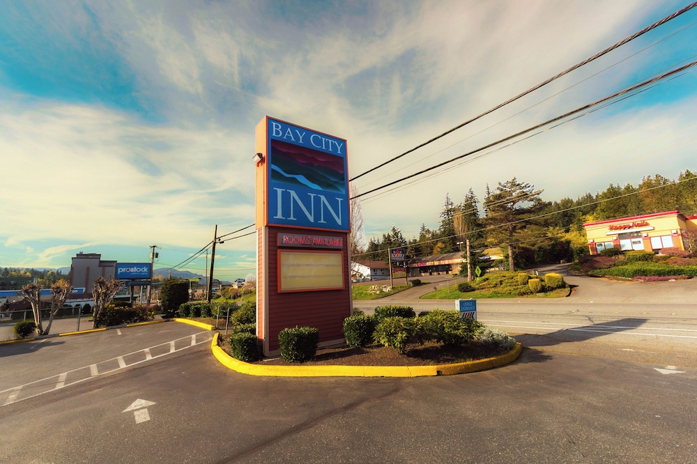Bay City Motor Inn 61/67