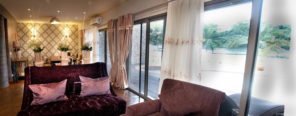 The Royal Senchi Resort/Hotel 25/50