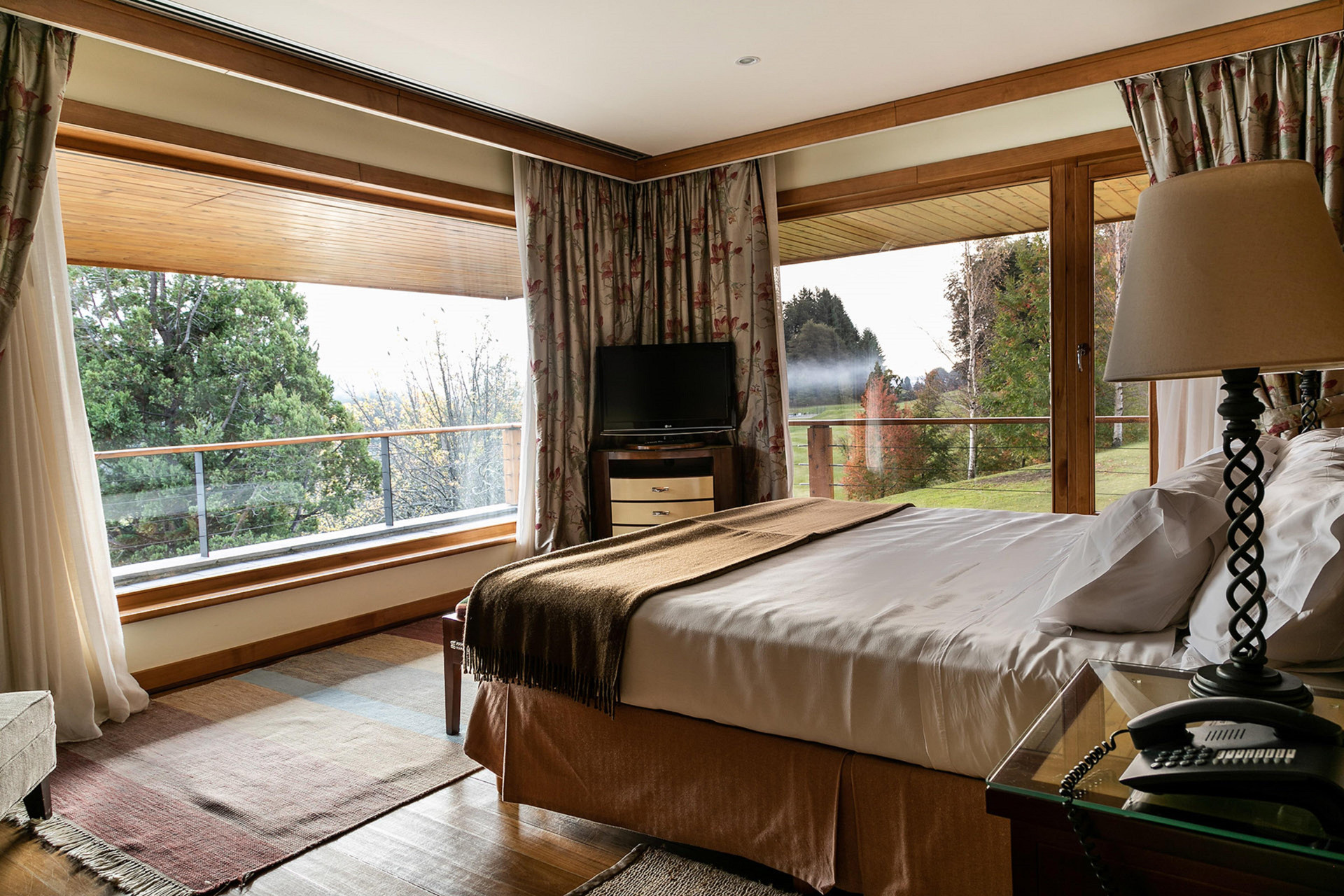 Master, Deluxe, Lake View