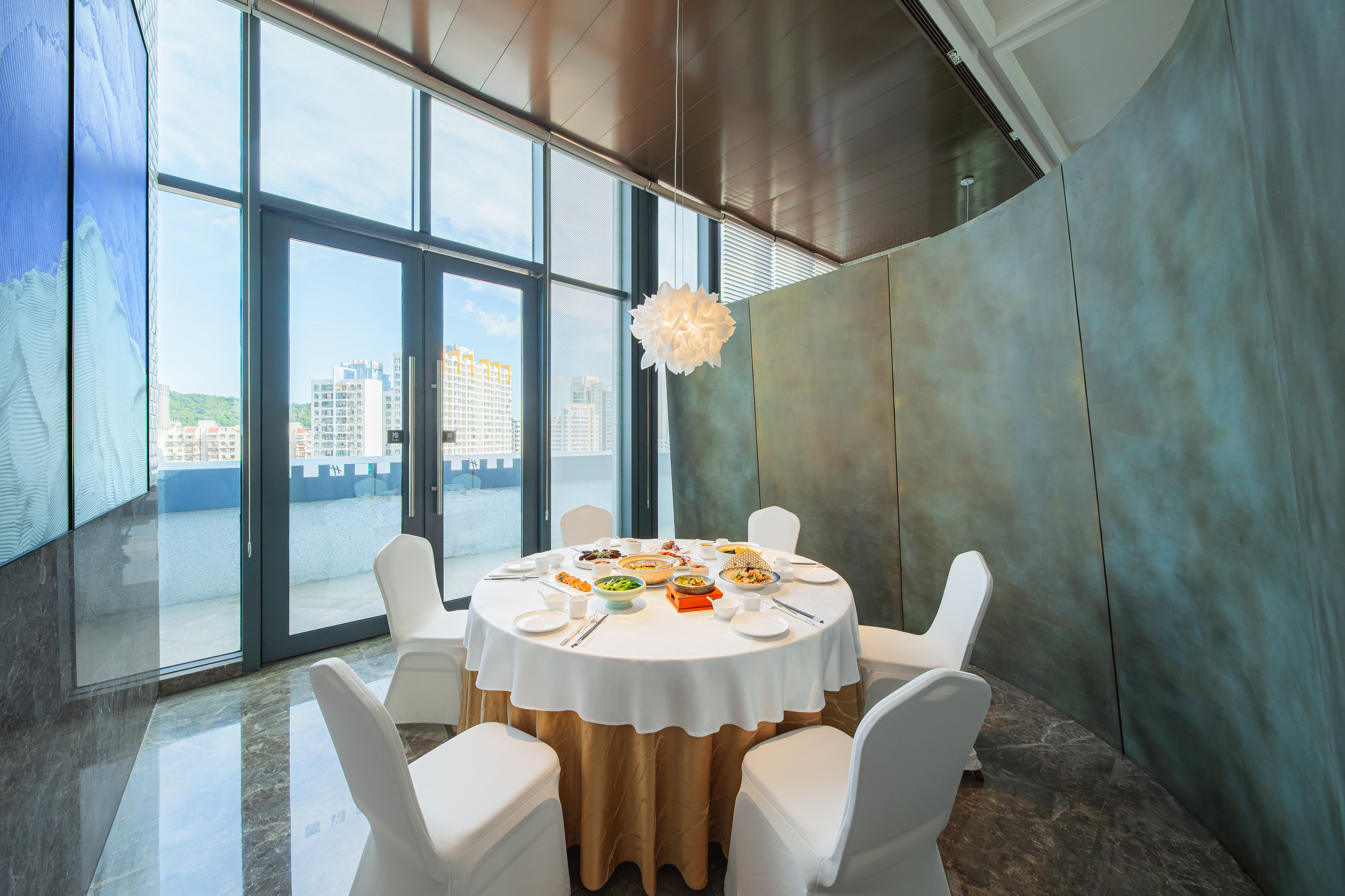 Holiday Inn Zhuhai City Center 36/50