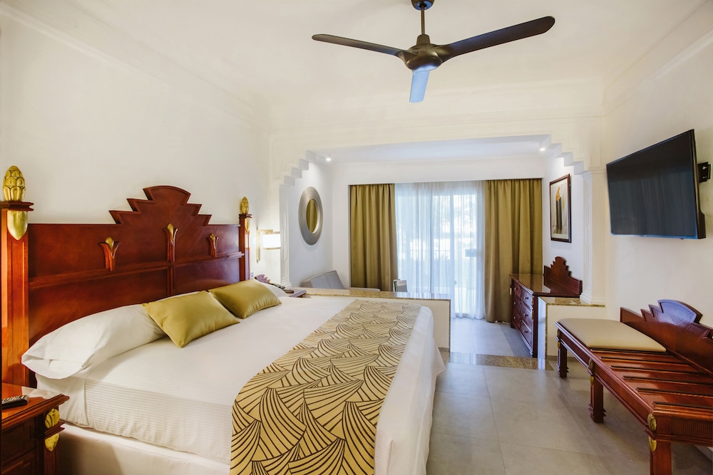 RIU Vallarta All Inclusive 16/50