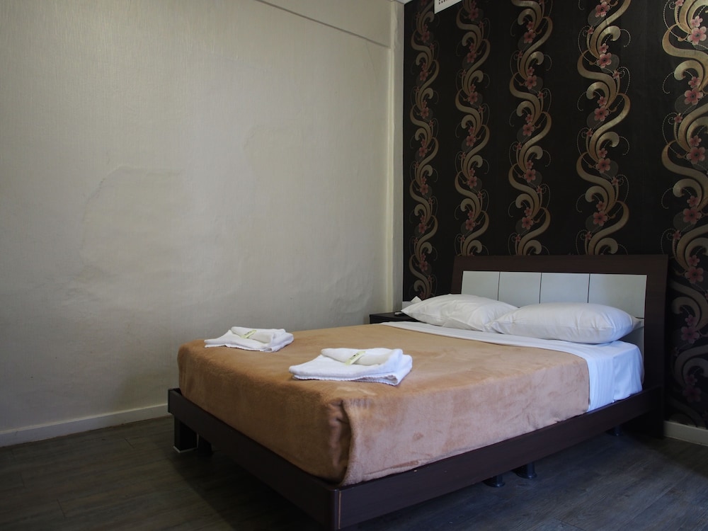 CENTRAL PRIVATE HOTEL 40/55