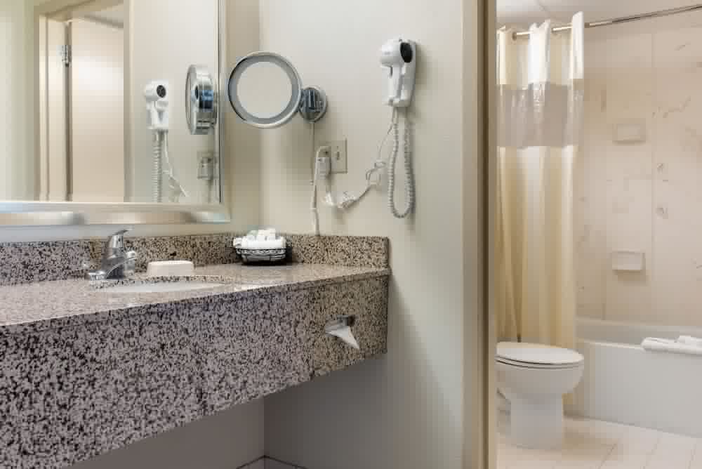 Quality Hotel Conference Center Cincinnati Blue Ash 12/45