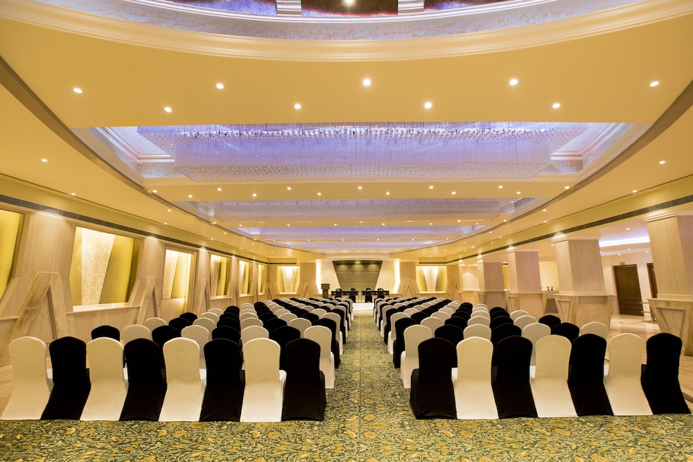 The Suryaa New Delhi 47/51