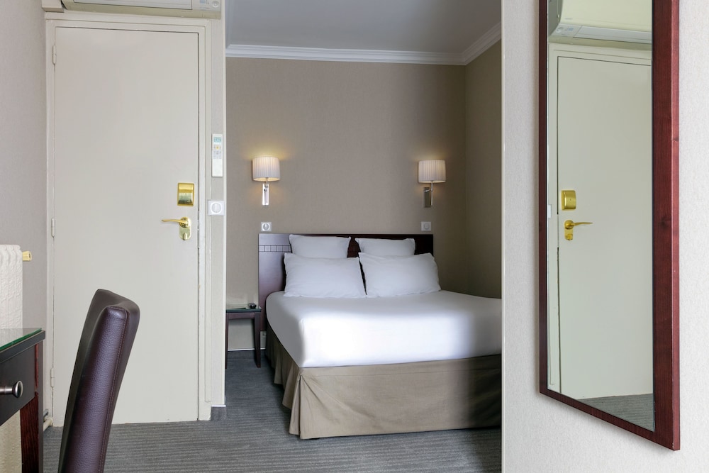 Hotel Saint Cyr Etoile 21/65