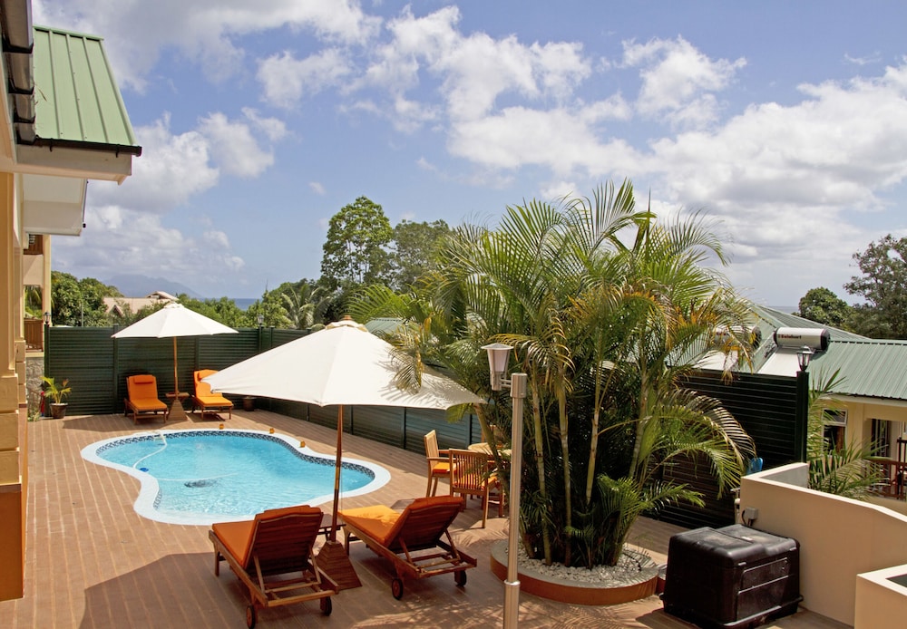 The Palm Seychelles 40/50