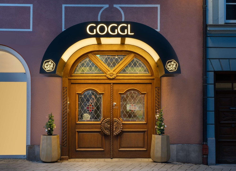 ANA Goggl, Trademark Collection by Wyndham 4/50