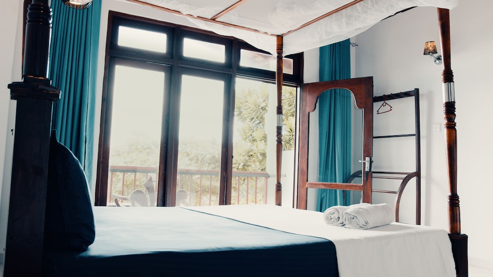 DELUXE, KING BED, SEA VIEW