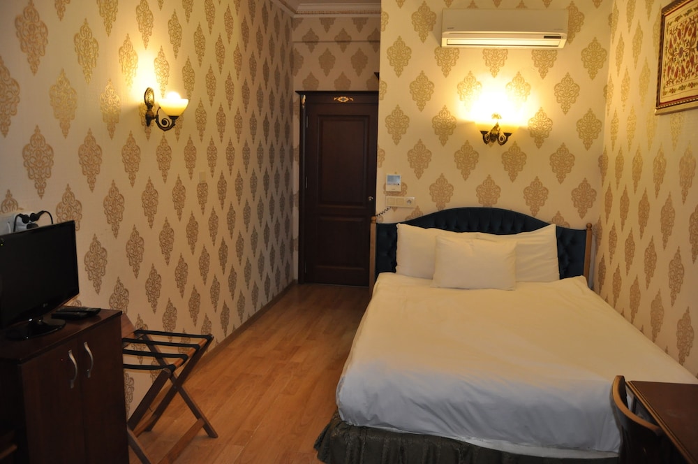 Basileus Hotel 52/79