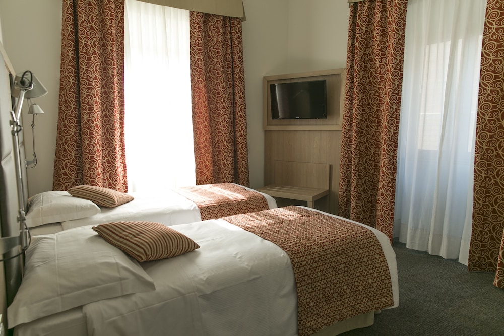 ROOM, TRIPLE