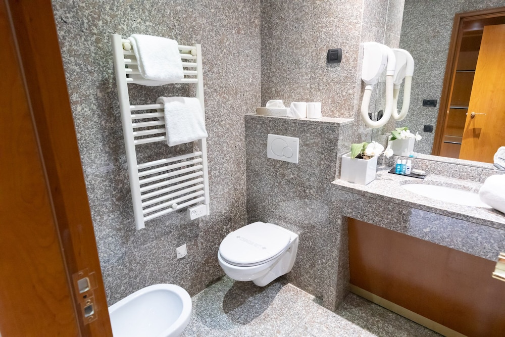 Hotel Goldstar Resort And Suites 45/50