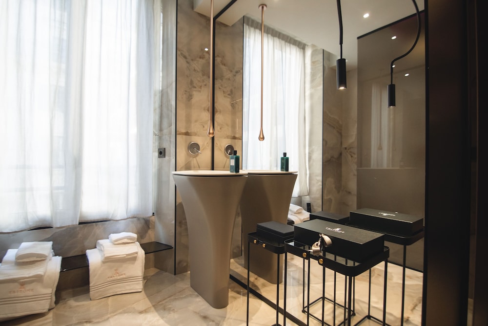 Tritone Luxury Suites 3/30