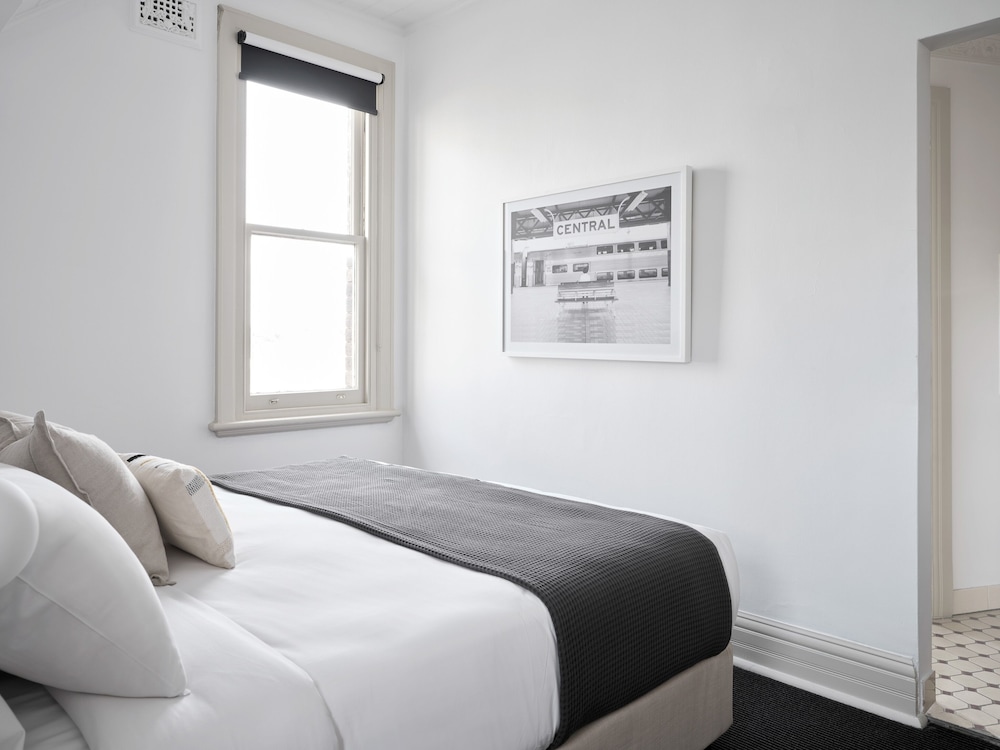 ROOM, DOUBLE BED