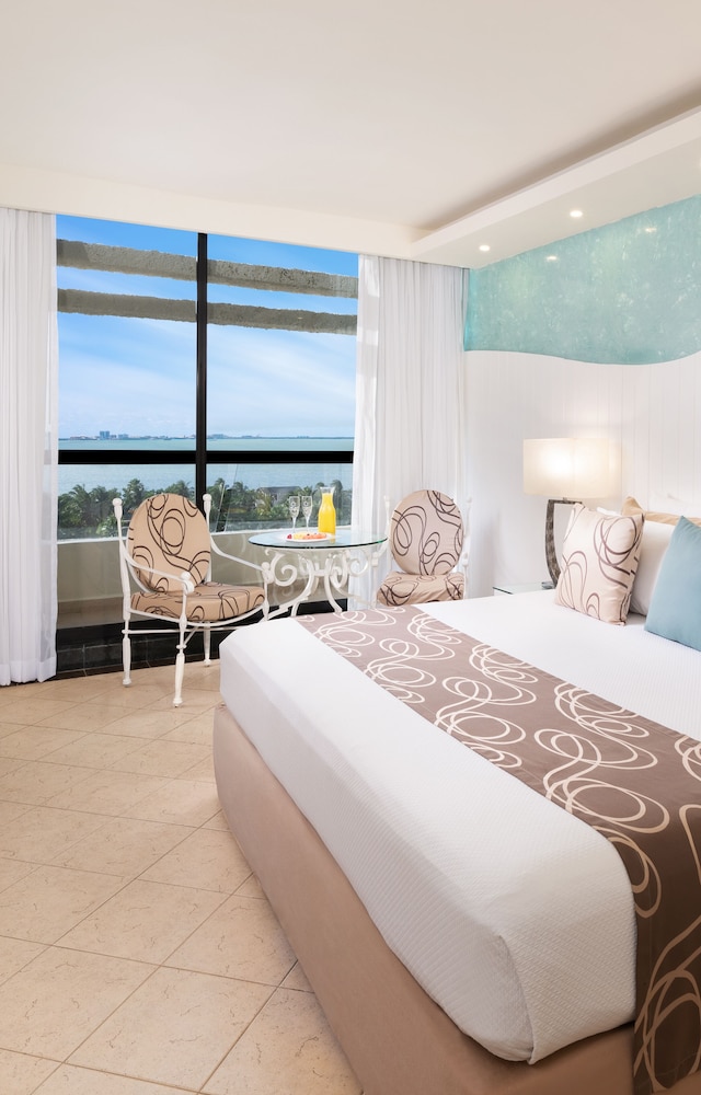 grand, sunset view، Grand Oasis Cancun All Inclusive 5/9