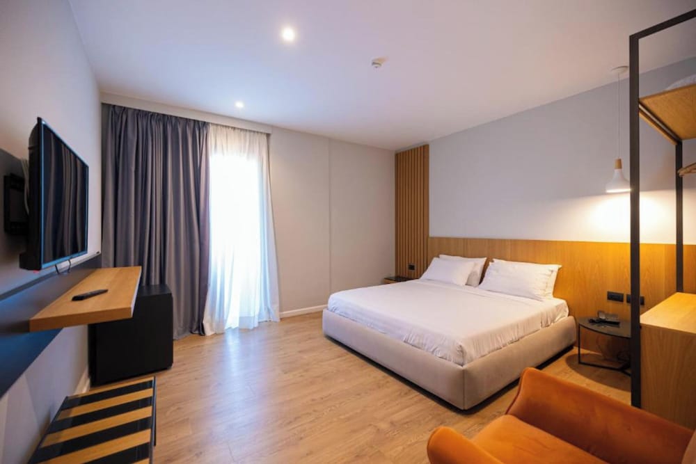 Duka Hotel 8/45