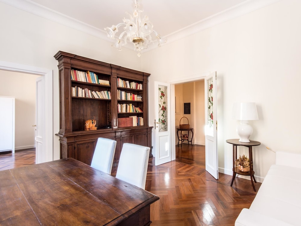 RSH Luxury Vatican Four Bedroom Apartment 7/36