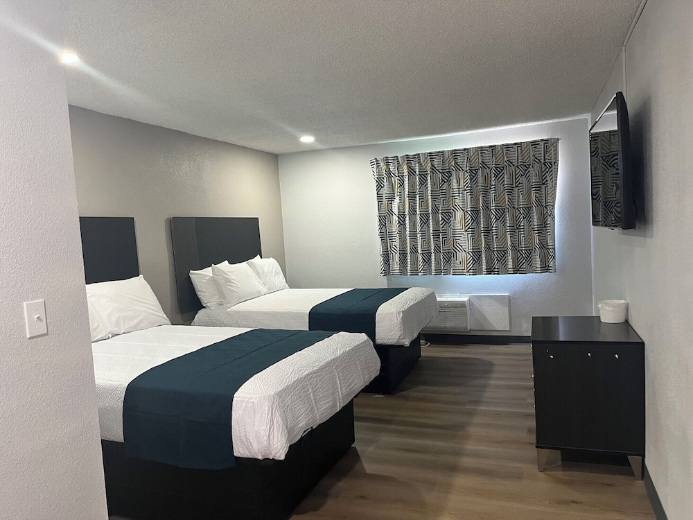 Motel6 Las Vegas, NV - Downtown Fremont St Experience 8/31