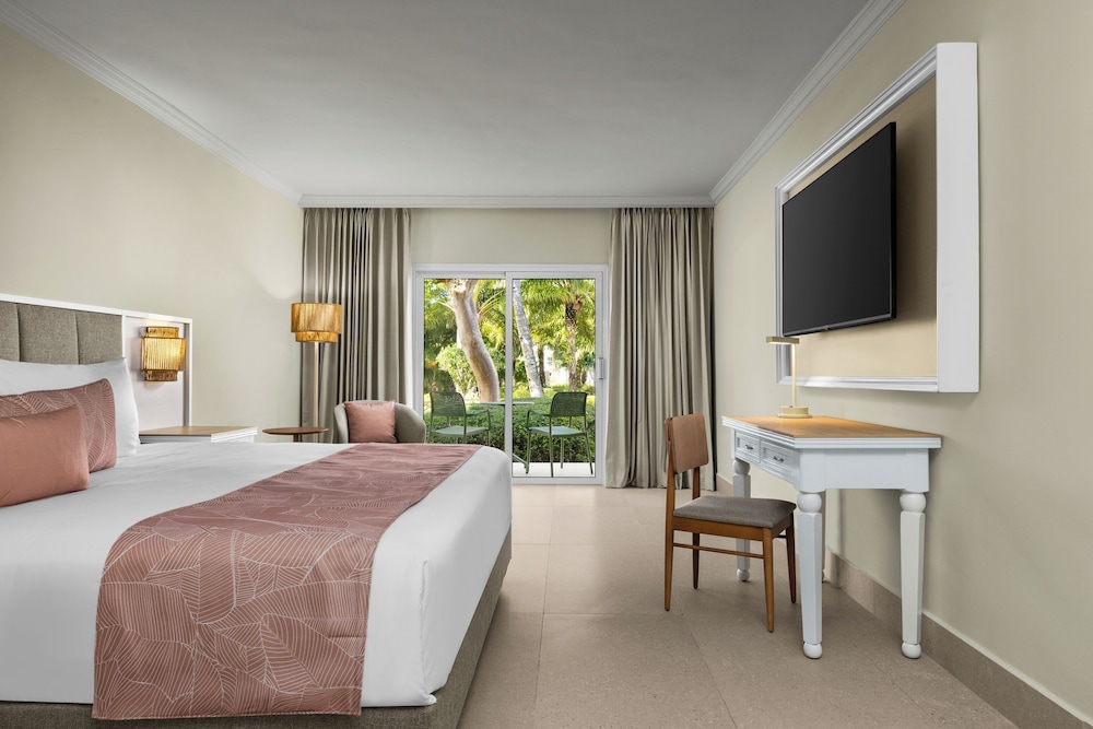 Club, Junior Suite, King Bed, Tropical View, Sofa