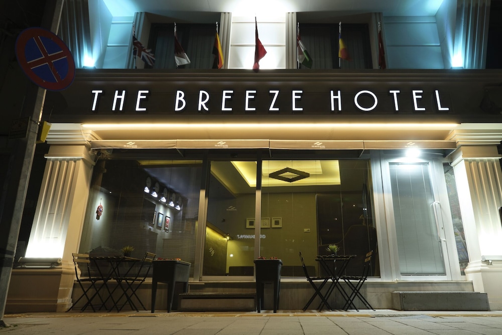 The Breeze Hotel 5/60