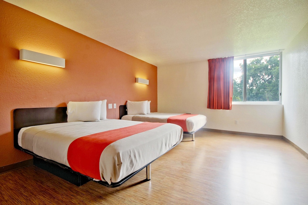 Signature Inn Miami 24/60