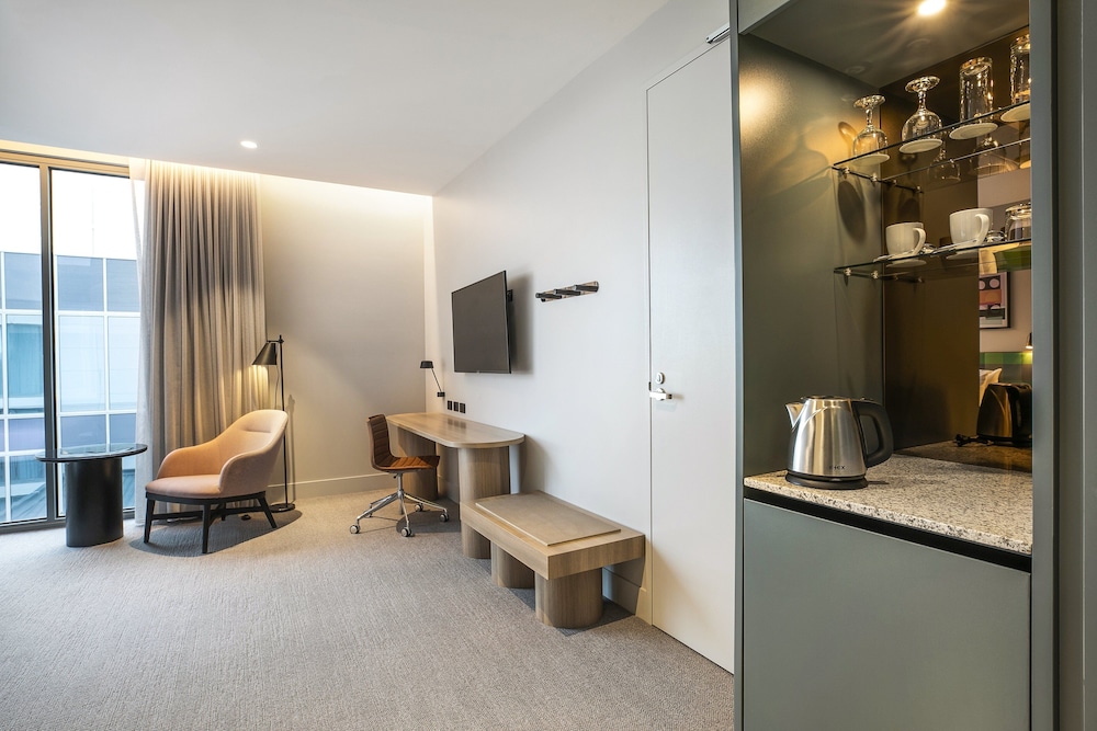 HOLIDAY INN WERRIBEE 43/75