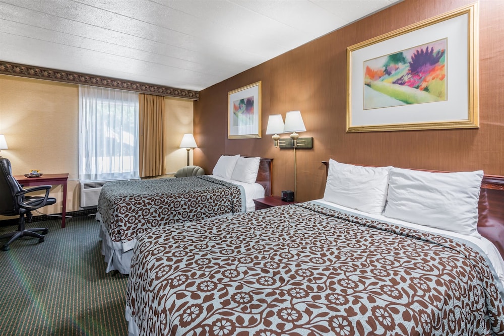 Days Inn by Wyndham Pittsburgh 8/24