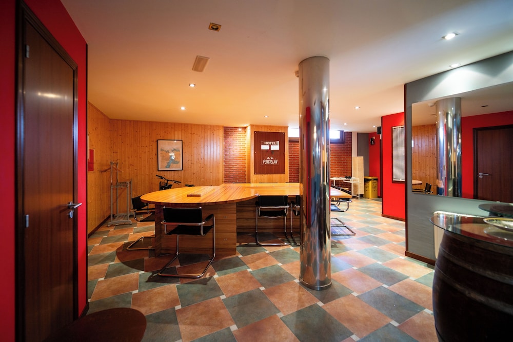 Hotel A. G. Porcillan 21/46