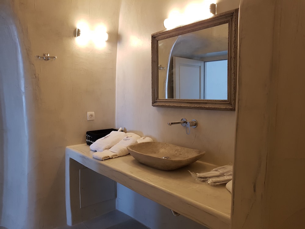 Adamant Suites - Adults Only 66/69