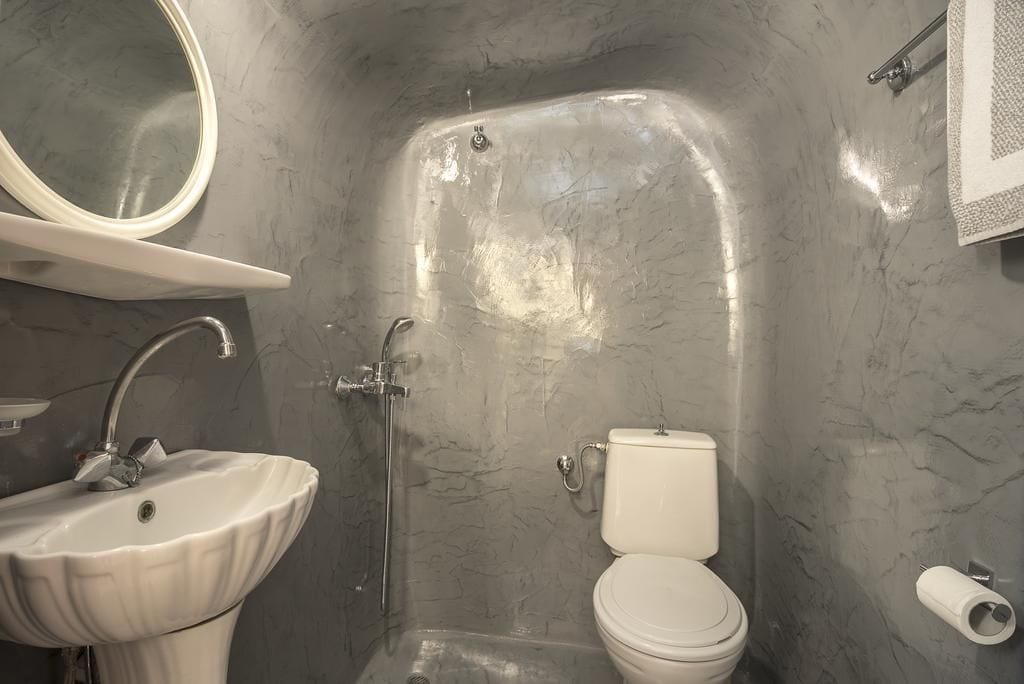 Cave, Semi Room, Basement, Quadruple, Double and Twin Beds